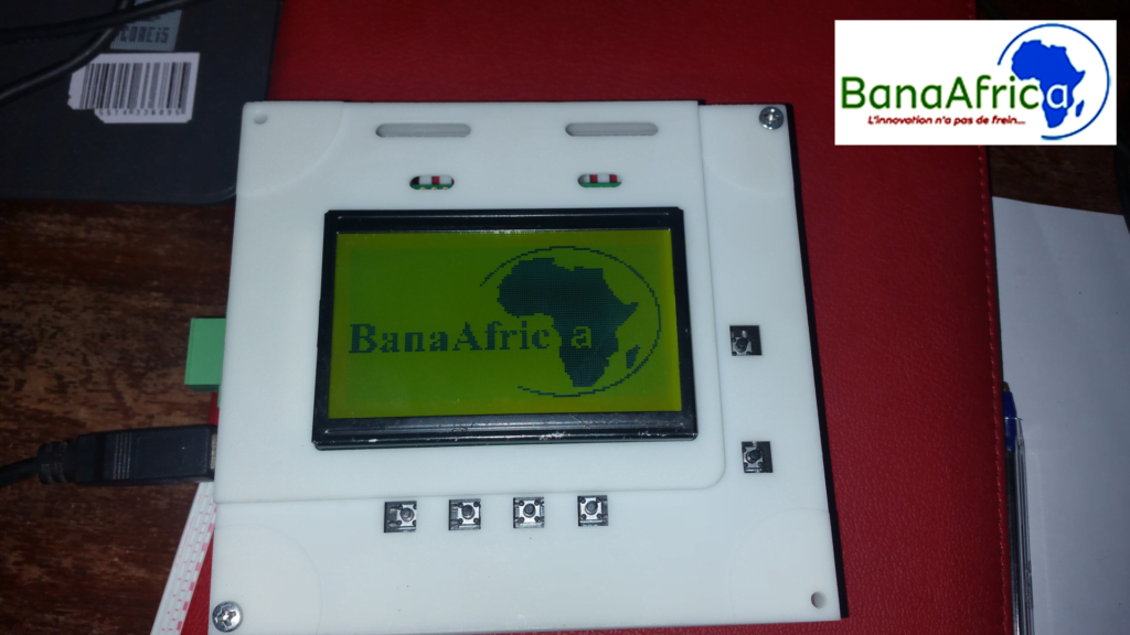 Appareil avec le logo de banaafrica dessus
